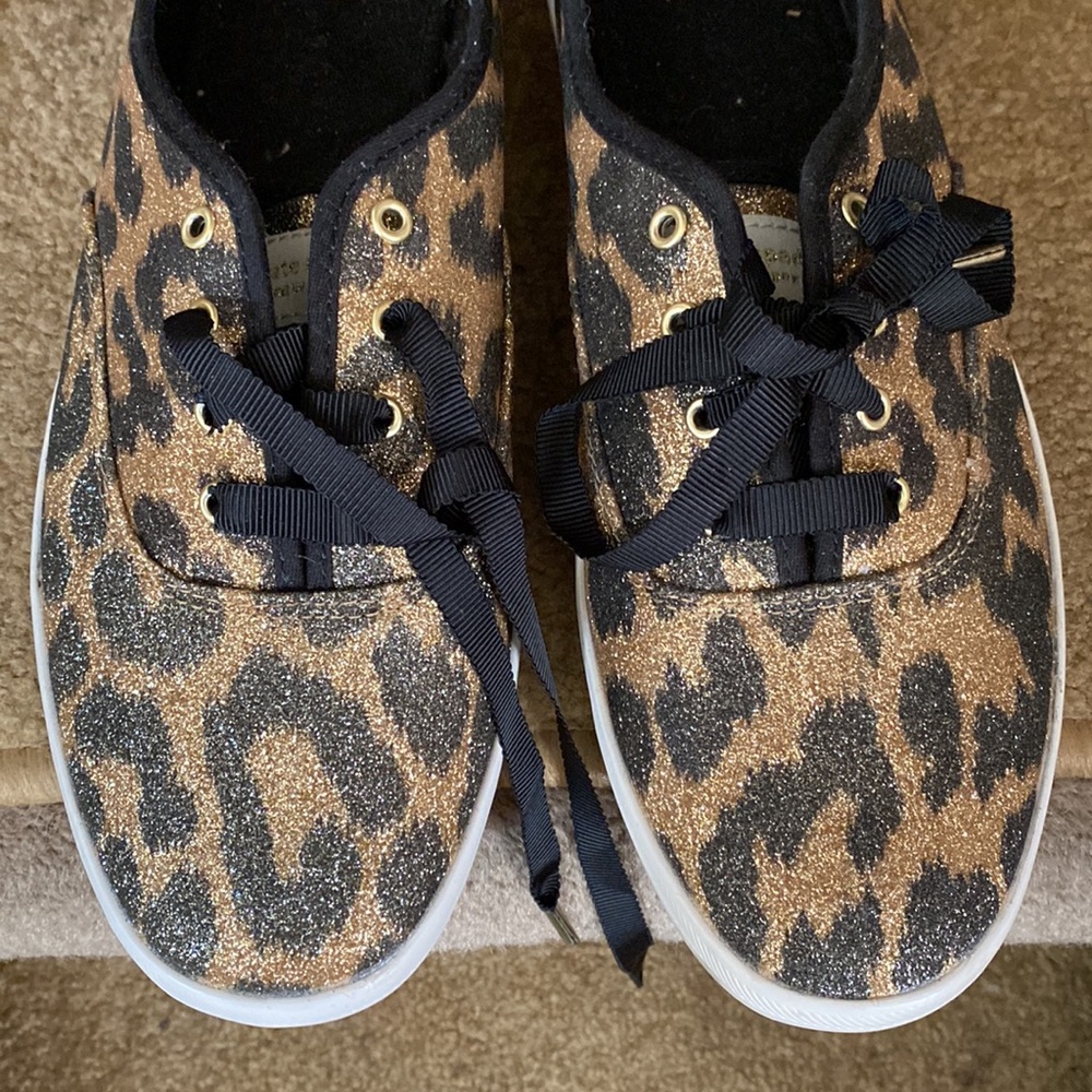 KEDS(BY KATE SPADE)-LIKE NEW LEOPARD PATTERN SNEAKERS W/BLACK GOLD TIPPED LACES - Picture 2 of 7